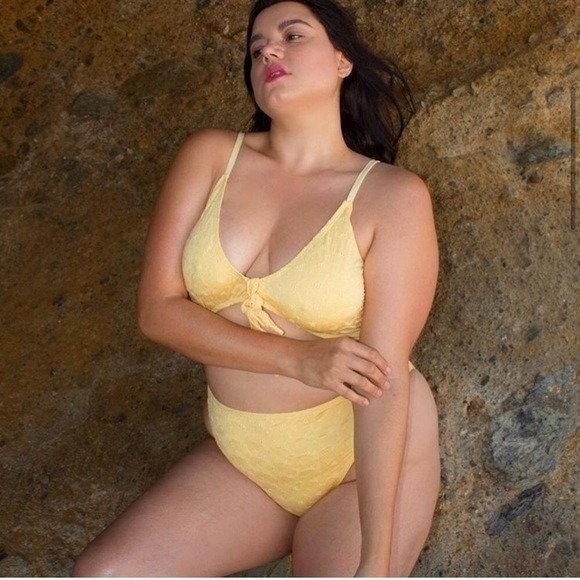 Dippin' Daisy's Other - NWT Dippin' Daisy's 1X Muse Knotted Bikini Top Yellow Eyelet 115919